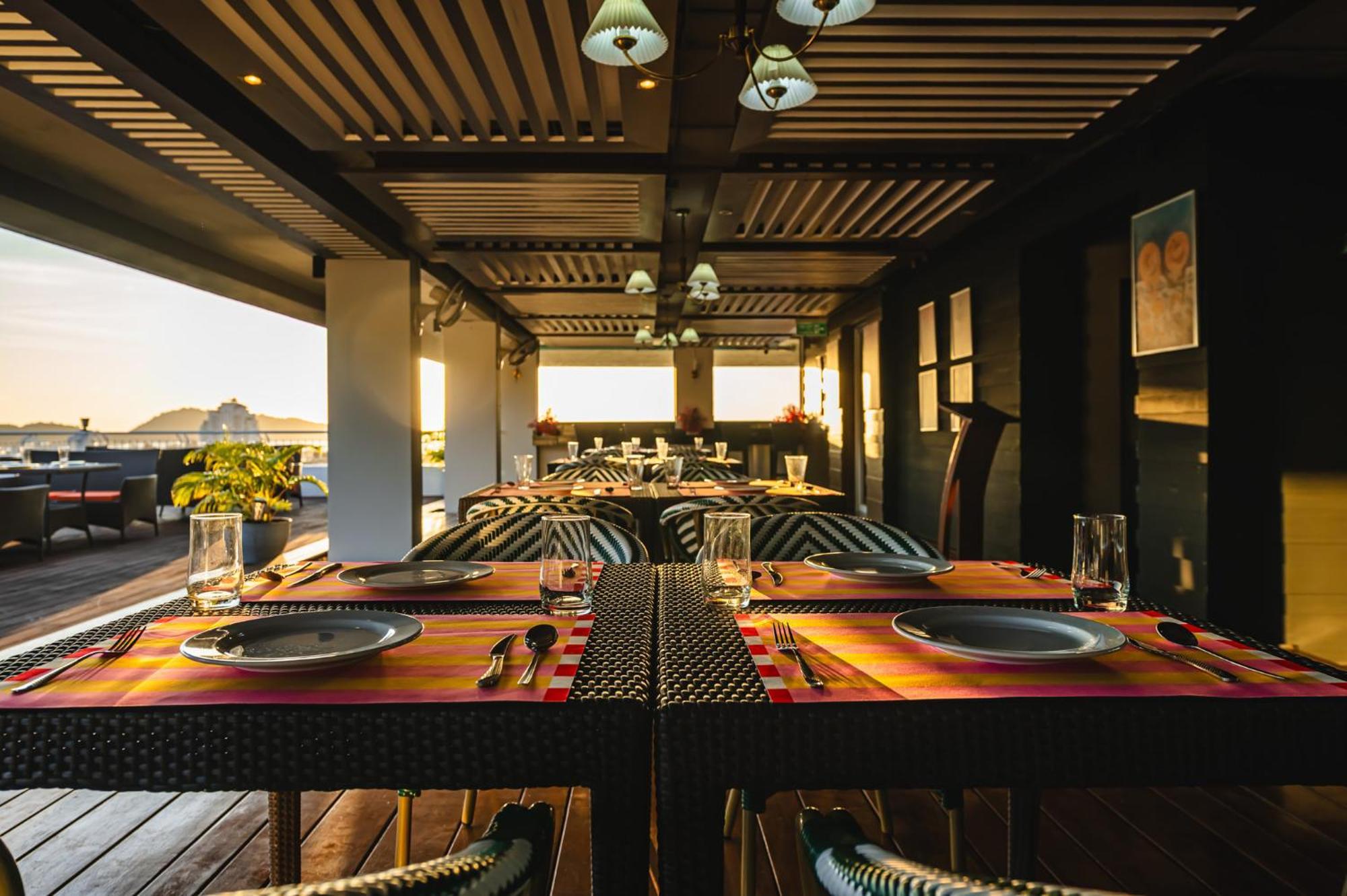 מלון Patong Casa Del M Phuket - Newly Renovated מראה חיצוני תמונה
